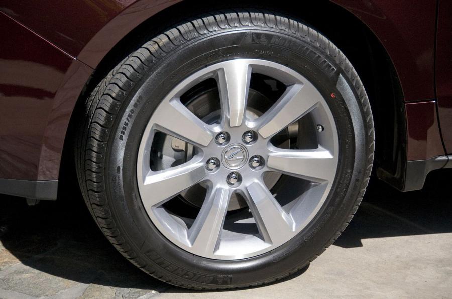Колеса Acura ZDX (YB1) 2009 года  (фото 48 из 200)